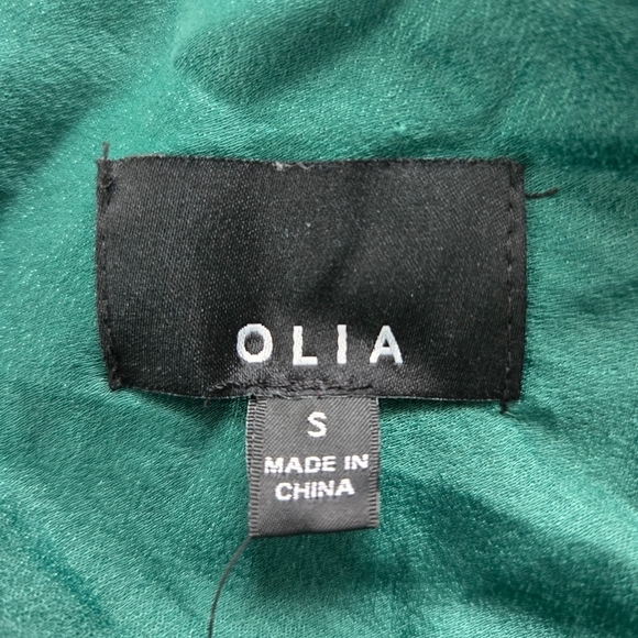 Olia Emerald Green Bell Sleeve Cowl Neck top. Size Small. New.Stylish green co - Picture 10 of 11